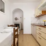 Lucija 2 *