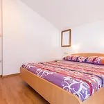 Lucija 2 *