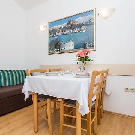 Lucija 2 باشْكا