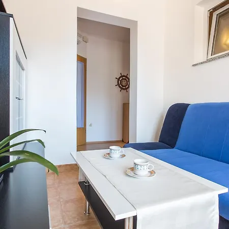 Lucija 2 باشْكا