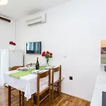 Lucija 2 * Baška
