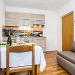 Apartament Lucija 2 *