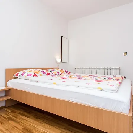 Lucija 2 * Baška