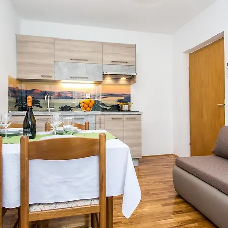 Apartment Lucija 2 *