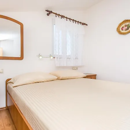 Lucija 2 * Baška