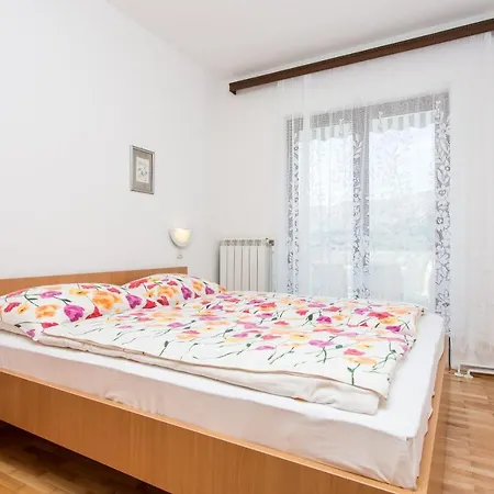 Lucija 2 *